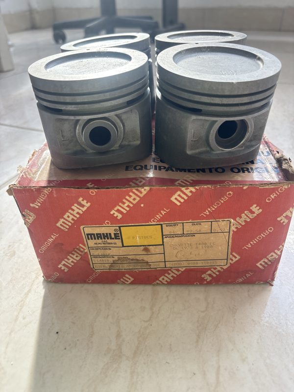 Jogo pistão 0,50 Chevette/Chevy 500/ Marajo 1.4 73/80  Medida 0,50 Mahle E14010.050 Metal leve P1147.0.50
